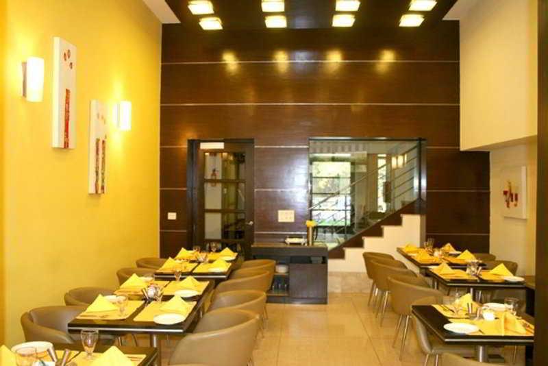 House By Howard Neu-Delhi Restaurant foto
